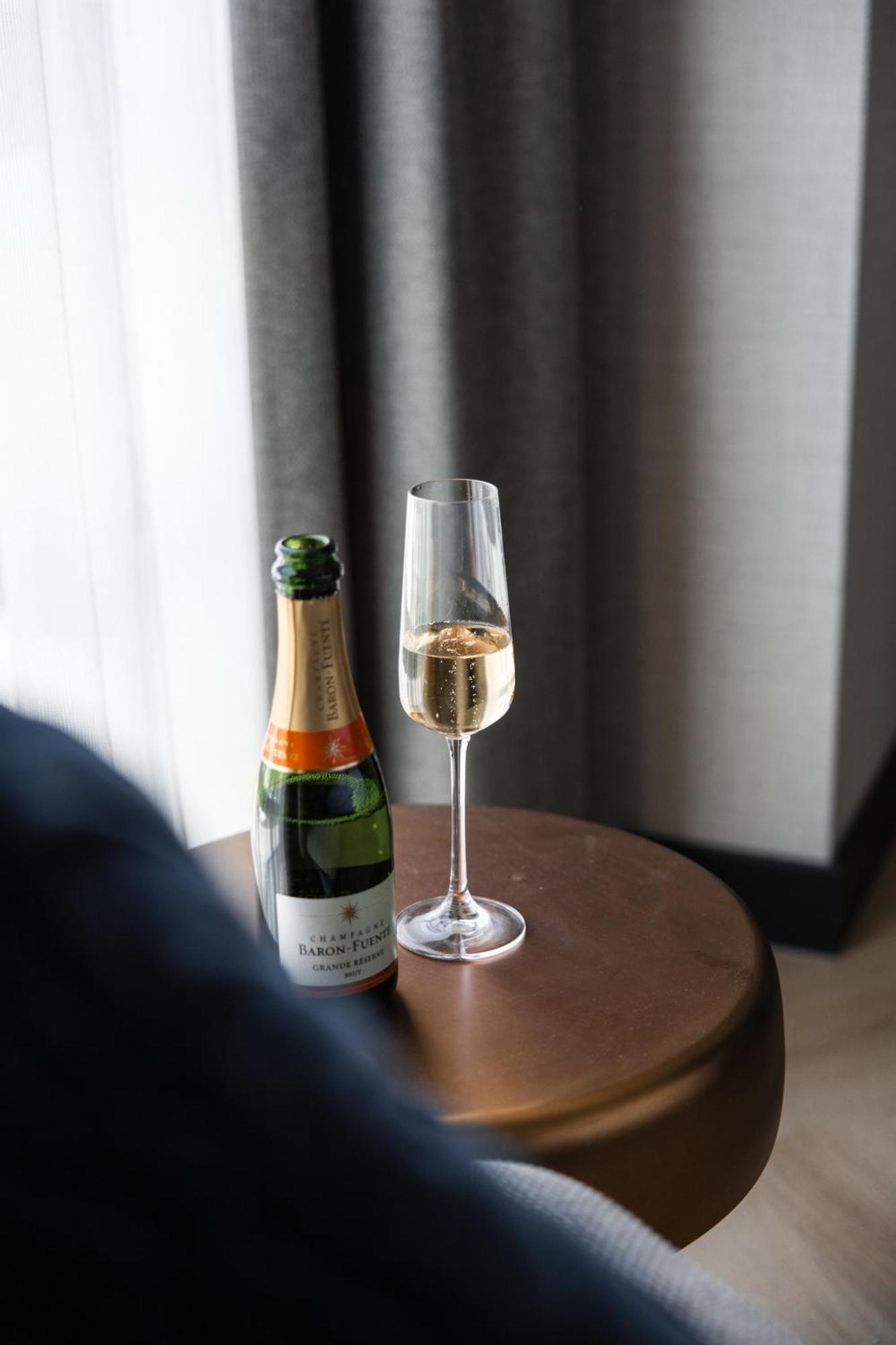 Hotel Twenty-Three Amsterdam Airport Hoofddorp Bagian luar foto